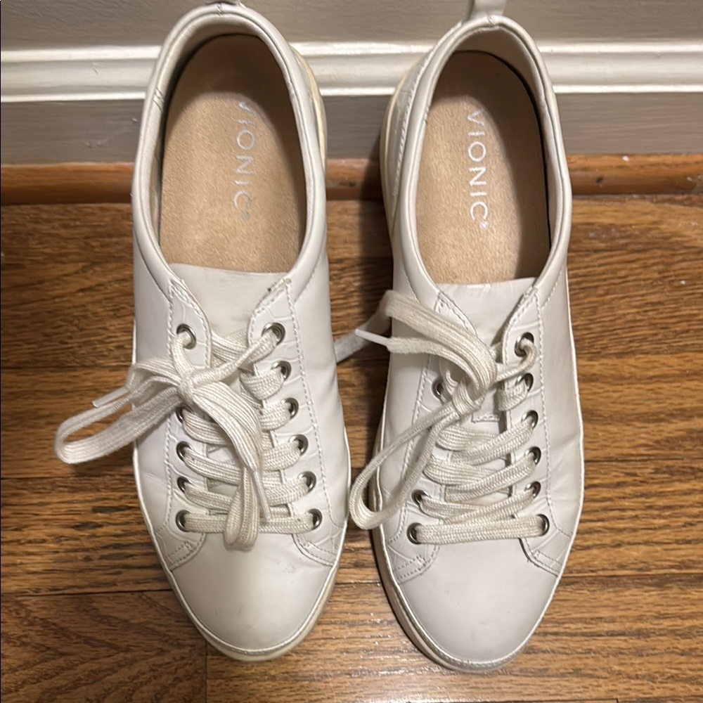 Vionic Winnie White Sneakers with Textured Leather and Matching Laces - Picture 6 of 6